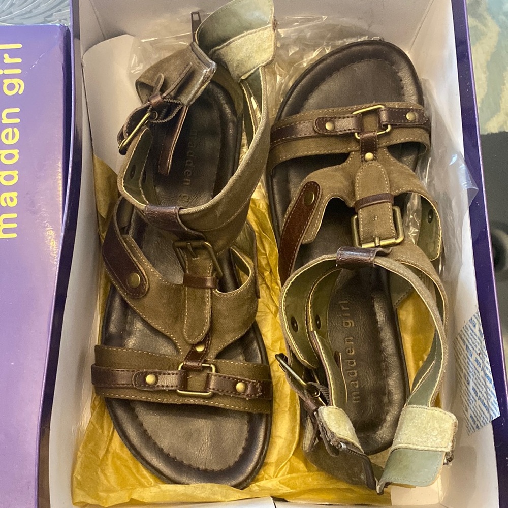 Green and brown Sandals with zip in back